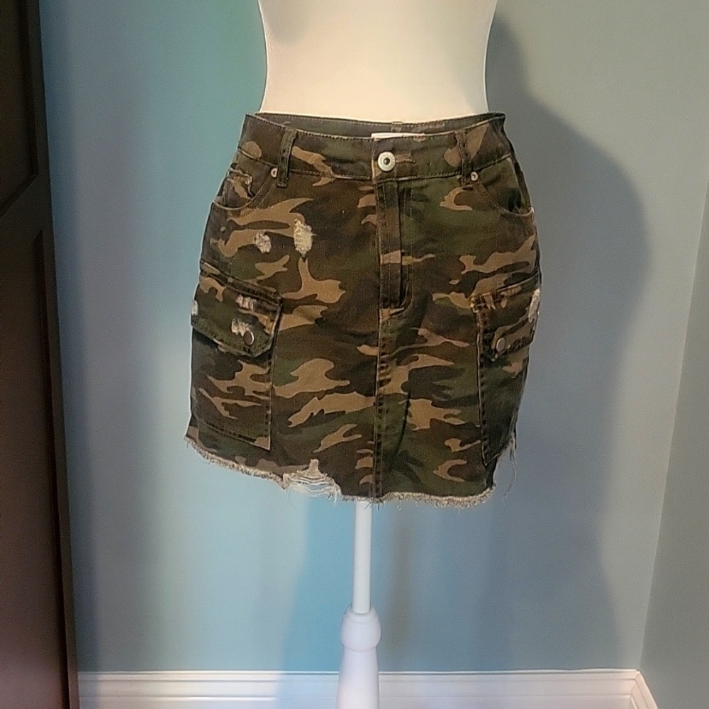 Camouflage mini skirt. Size Medium.